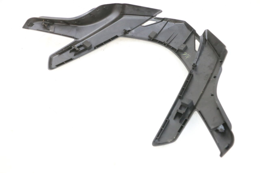 photo de FRONT FAIRING JOINING PIECE SUZUKI BURGMAN 650 (2013 - 2020)