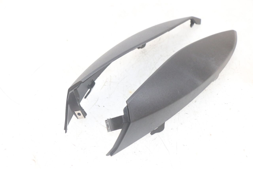 photo de FRONT MIDDLE PANEL  PIAGGIO MP3 HPE 300 (2019 - 2026) - Technical close-up