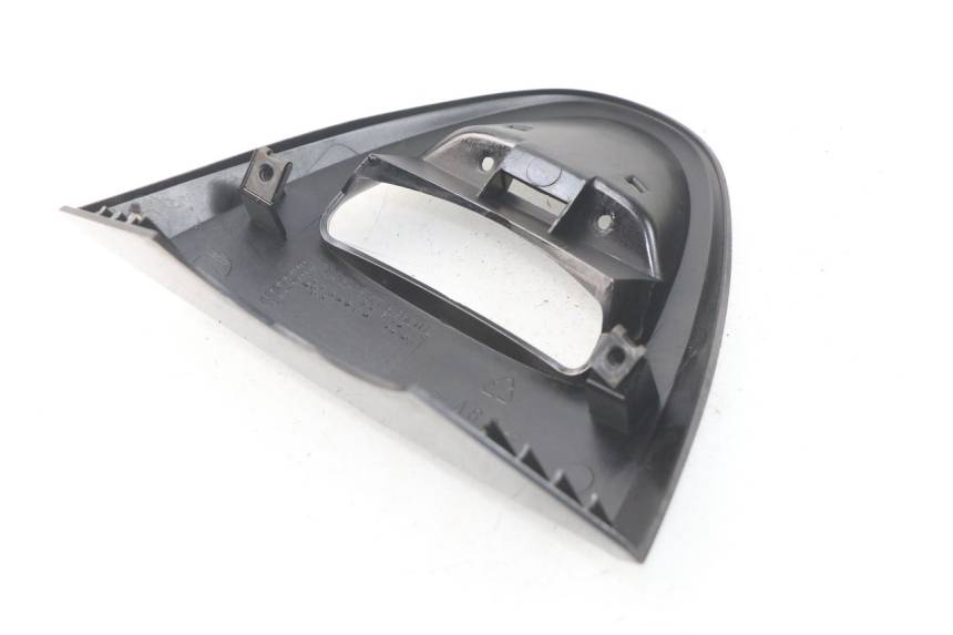 photo de FRONT MIDDLE PANEL YAMAHA YP MAJESTY 125 (1998 - 2001)