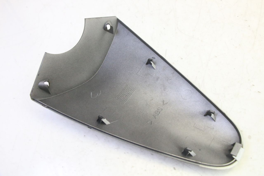 photo de FRONT MIDDLE PANEL YAMAHA YP MAJESTY 125 (2002 - 2006) - Surface and material condition