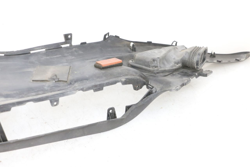 photo de RIGHT MIDDLE FLOOR PANEL SUZUKI BURGMAN 650 (2013 - 2020)
