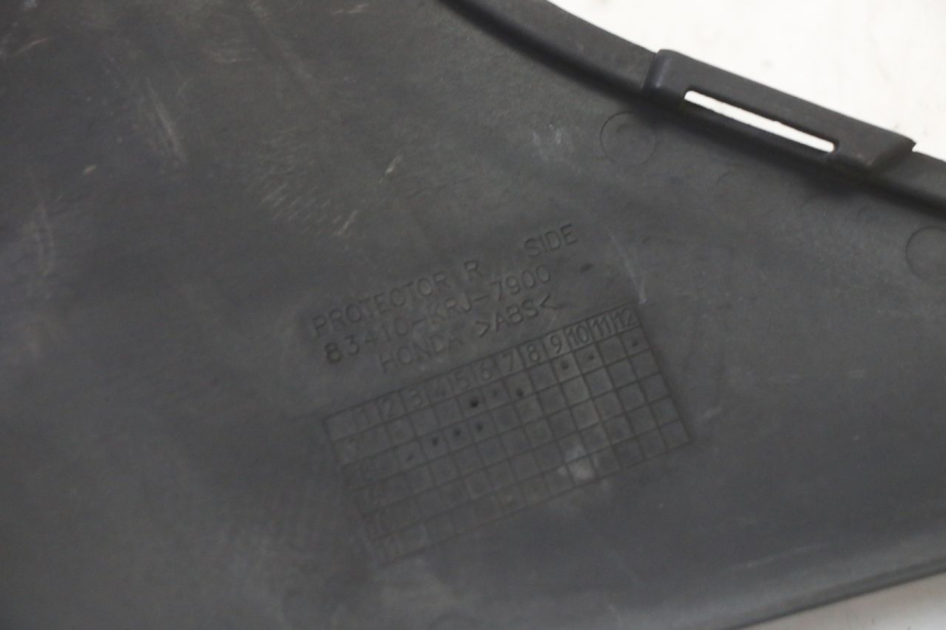 photo de RIGHT MIDDLE FLOOR PANEL HONDA FES S-WING SWING ABS 125 (2007 - 2015)
