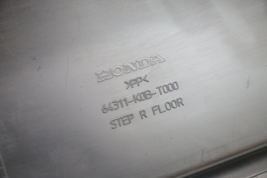 photo de RIGHT MIDDLE FLOOR PANEL HONDA FORZA 125 (2021 - 2025)