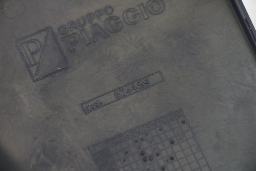 photo de RIGHT MIDDLE FLOOR PANEL PIAGGIO MP3 500 (2011 - 2015)