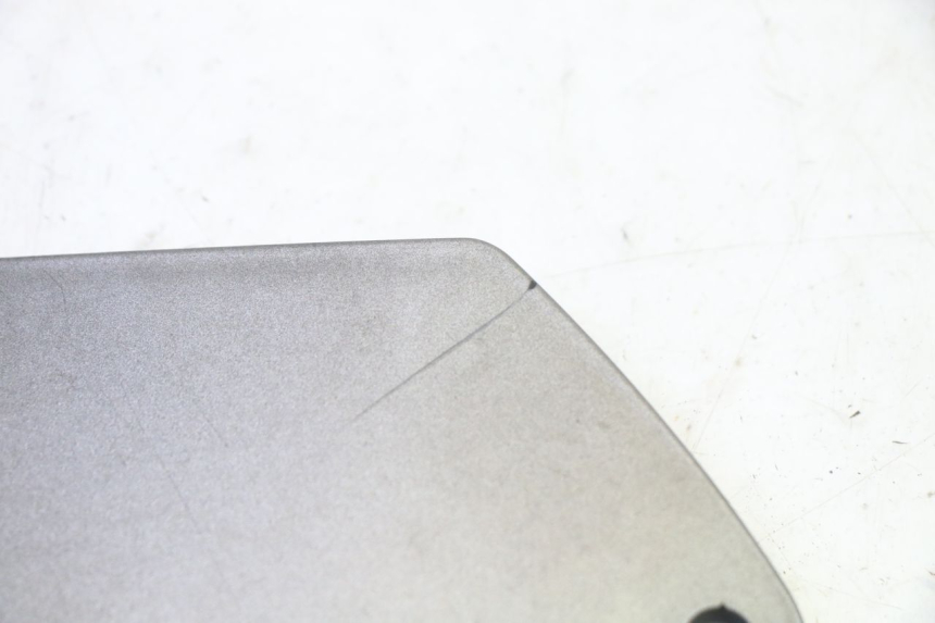 photo de RIGHT FOOTREST BRACKET PIAGGIO MP3 125 (2006 - 2014)