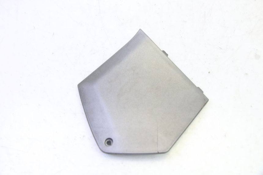 photo de RIGHT FOOTREST BRACKET PIAGGIO MP3 125 (2006 - 2014)