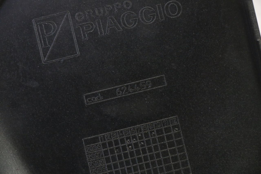 photo de RIGHT FOOTREST BRACKET PIAGGIO MP3 125 (2006 - 2014)