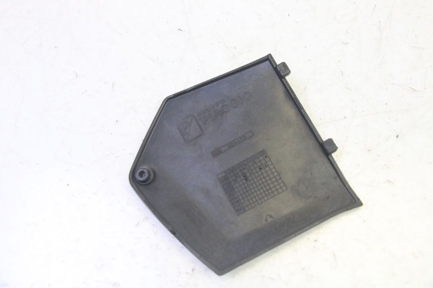 photo de RIGHT MIDDLE FLOOR PANEL PIAGGIO MP3 RL 250 (2007 - 2010)