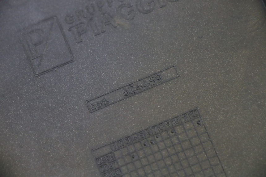 photo de RIGHT FOOTREST BRACKET PIAGGIO MP3 125 (2006 - 2014)