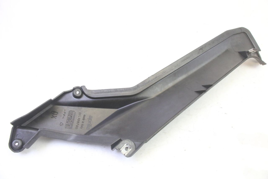 photo de RIGHT MIDDLE FLOOR PANEL APRILIA SR R 2T LC 50 (2018 - 2021)