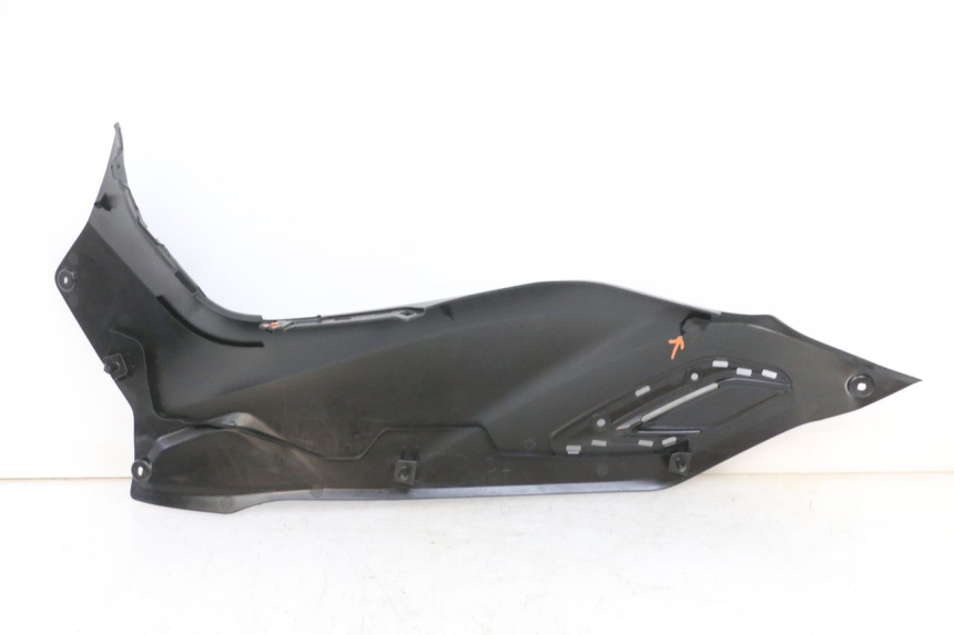 photo de RIGHT MIDDLE FLOOR PANEL YAMAHA TRICITY 300 (2020 - 2024) - Zoom on usage condition