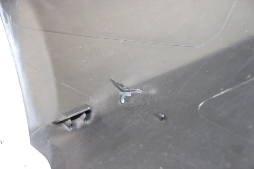 photo de RIGHT MIDDLE FLOOR PANEL YAMAHA XMAX X-MAX 125 (2021 - 2025)