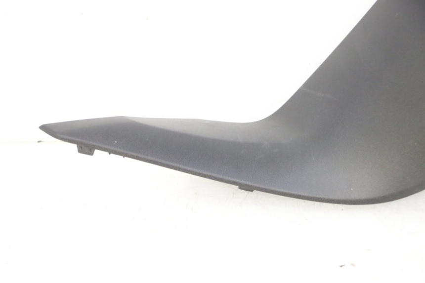 photo de RIGHT MIDDLE FLOOR PANEL YAMAHA XMAX X-MAX 125 (2021 - 2025)