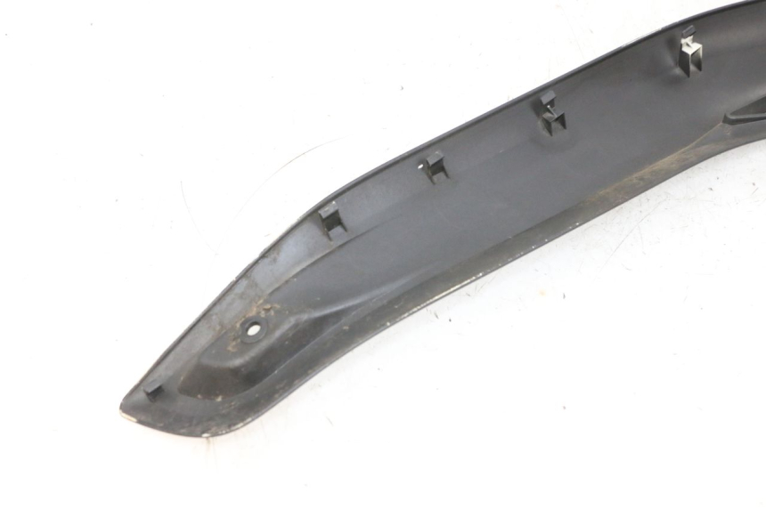 photo de RIGHT FOOTREST BRACKET YAMAHA X-MAX XMAX 125 (2010 - 2013) - Zoom on usage condition