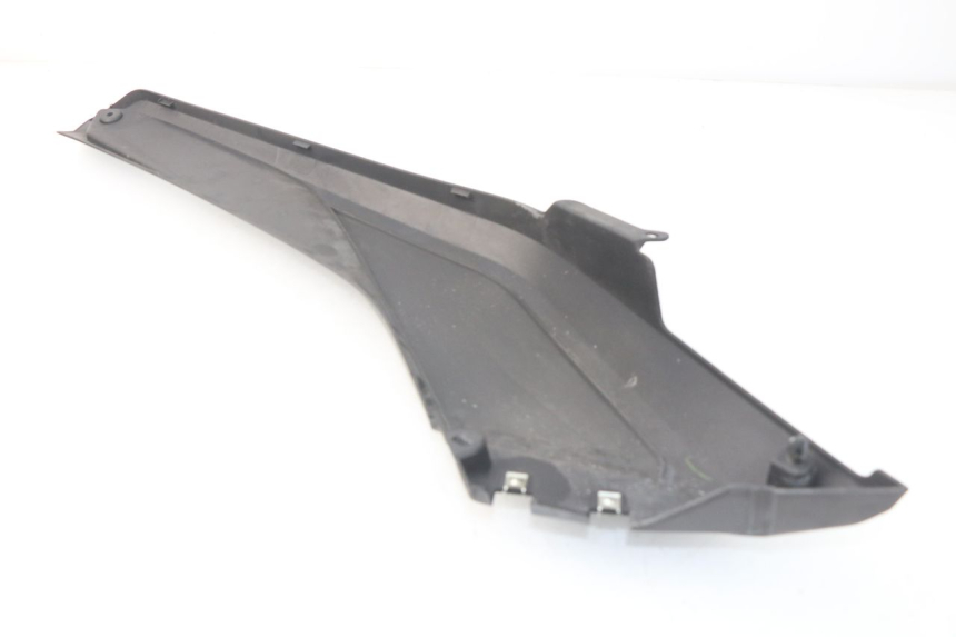 photo de RIGHT MIDDLE FLOOR PANEL YAMAHA YP X-MAX XMAX 400 (2014 - 2017)
