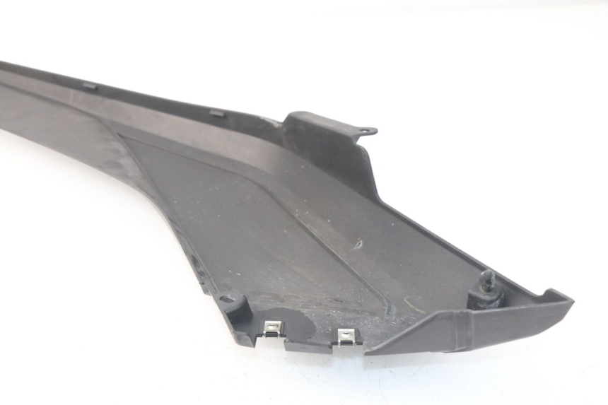 photo de RIGHT MIDDLE FLOOR PANEL YAMAHA YP X-MAX XMAX 400 (2014 - 2017)