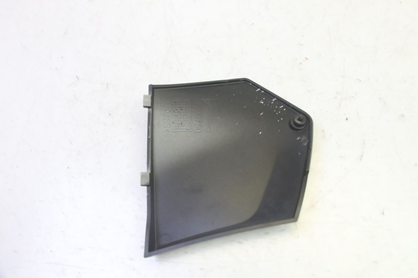 photo de LEFT MIDDLE FLOOR PANEL PIAGGIO MP3 HPE 350 (2018 - 2020) - Zoom on usage condition