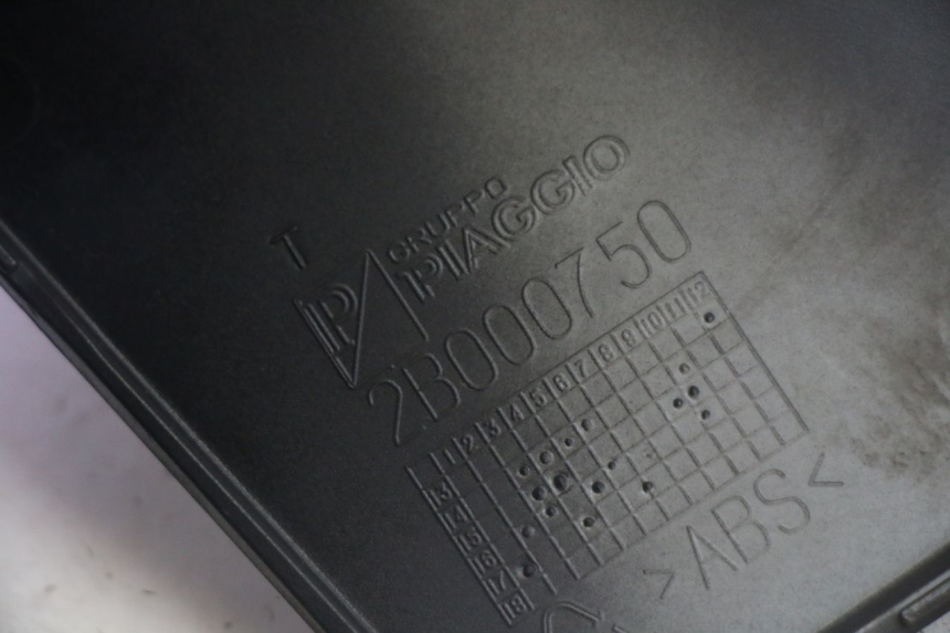photo de LEFT MIDDLE FLOOR PANEL PIAGGIO MP3 500 (2016 - 2018) - Technical close-up