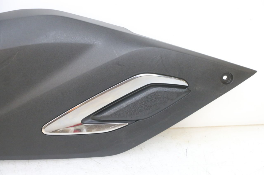 photo de LEFT MIDDLE FLOOR PANEL YAMAHA TRICITY 300 (2020 - 2024) - Surface and material condition