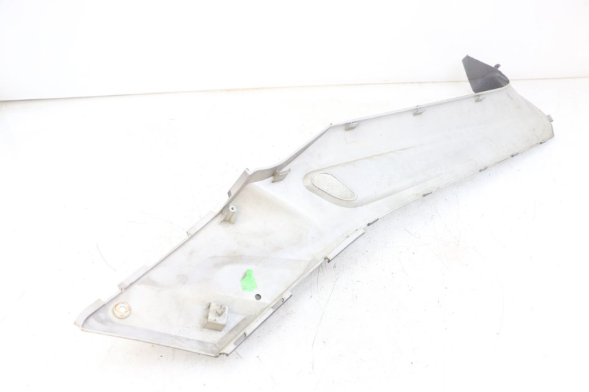 photo de LEFT FOOTREST BRACKET YAMAHA XMAX X-MAX 125 (2006 - 2009) - Component detail