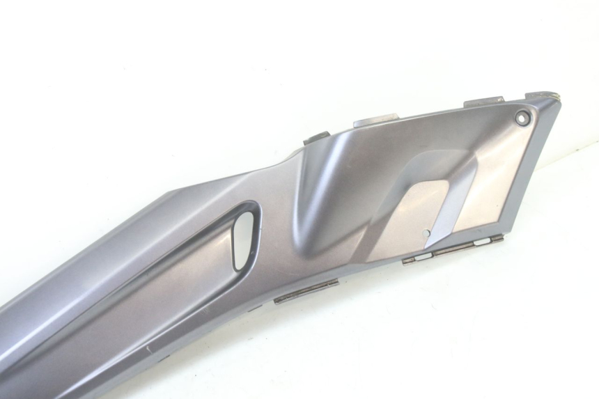 photo de LEFT FOOTREST BRACKET YAMAHA XMAX X-MAX 125 (2006 - 2009)