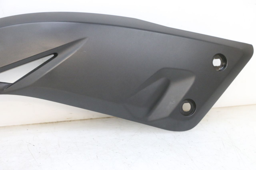 photo de LEFT MIDDLE FLOOR PANEL YAMAHA X-MAX XMAX 125 (2010 - 2014)