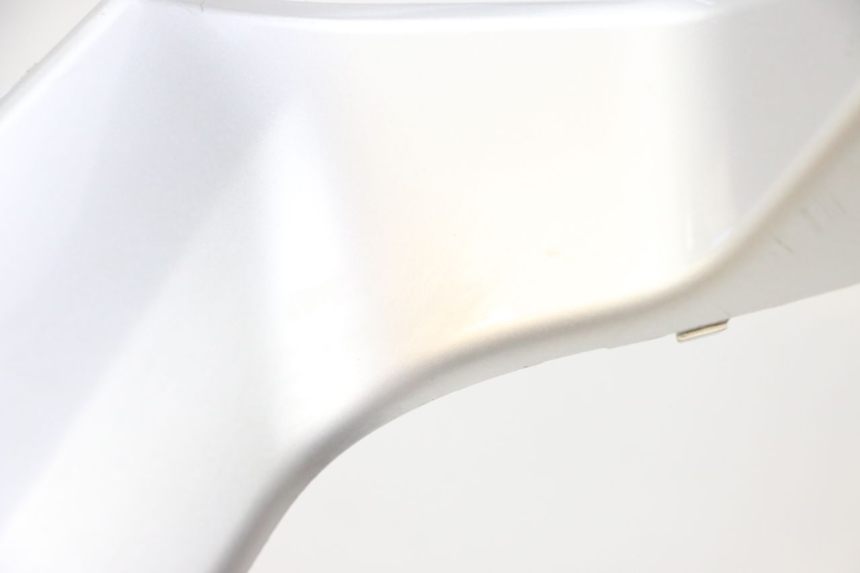 photo de LEFT FOOTREST BRACKET YAMAHA XMAX X-MAX 125 (2006 - 2009) - Zoom on usage condition