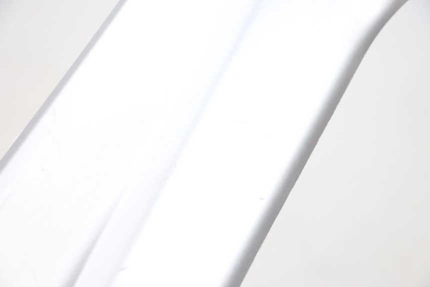 photo de LEFT FOOTREST BRACKET YAMAHA XMAX X-MAX 125 (2006 - 2009) - Alternative perspective