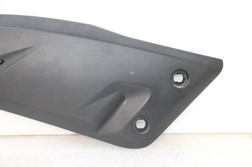 photo de LEFT MIDDLE FLOOR PANEL YAMAHA X-MAX XMAX 125 (2010 - 2013) - Distinctive features