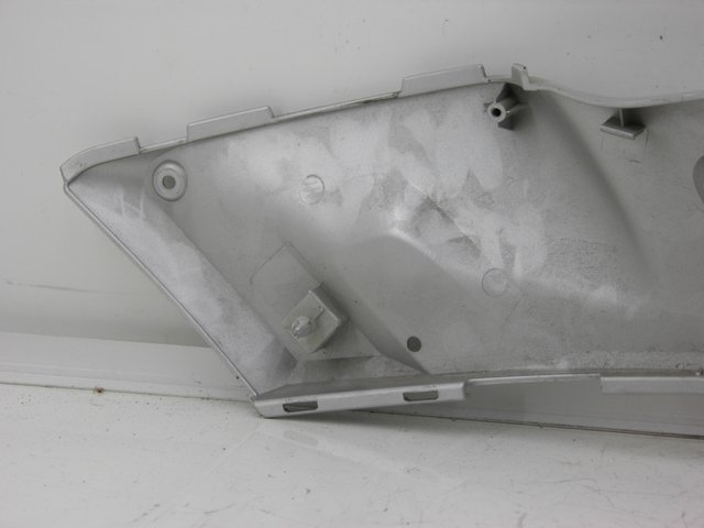 photo de LEFT FOOTREST BRACKET YAMAHA XMAX X-MAX 125 (2006 - 2009)