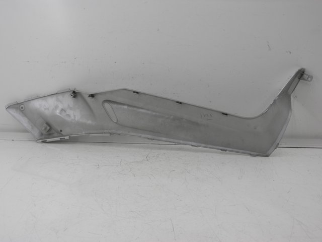 photo de LEFT FOOTREST BRACKET YAMAHA XMAX X-MAX 125 (2006 - 2009)