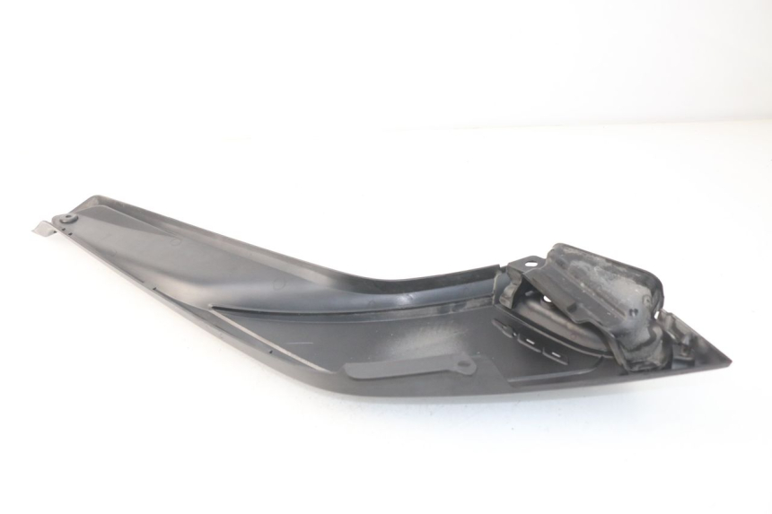 photo de LEFT MIDDLE FLOOR PANEL YAMAHA YP X-MAX XMAX 400 (2014 - 2017)