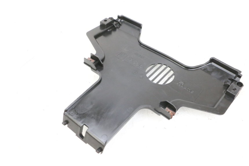 photo de MIDDLE FLOOR PANEL PIAGGIO MP3 HPE 350 (2018 - 2020) - Zoom on usage condition