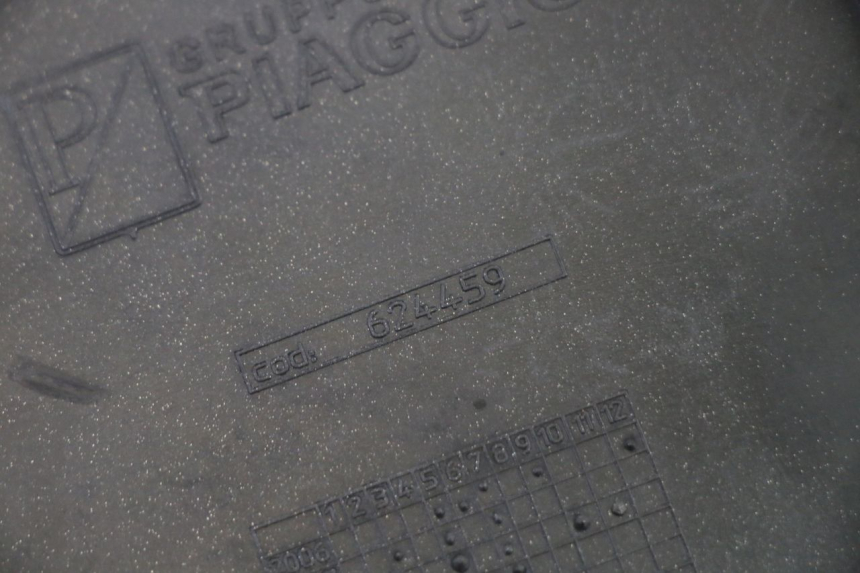 photo de MIDDLE FLOOR PANEL PIAGGIO MP3 125 (2006 - 2014)