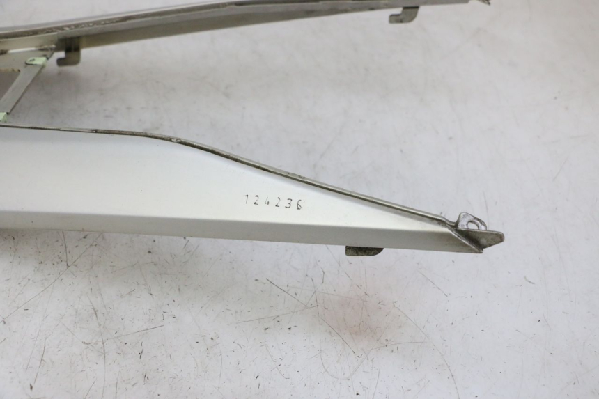 photo de MIDDLE FLOOR PANEL PEUGEOT SATELIS 125 (2006 - 2009)