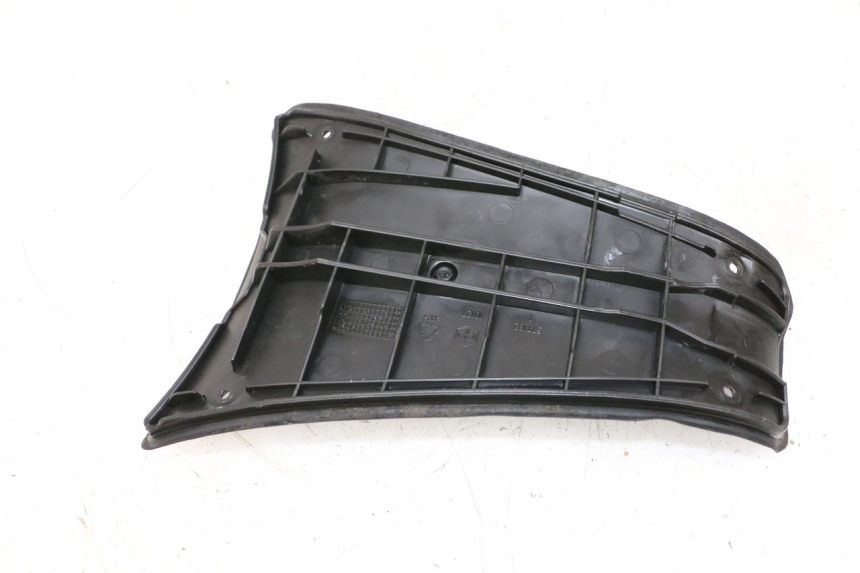 photo de FOOTREST JUNCTION PIAGGIO VESPA GTS SUPER IE 125 (2009 - 2016) - Component detail