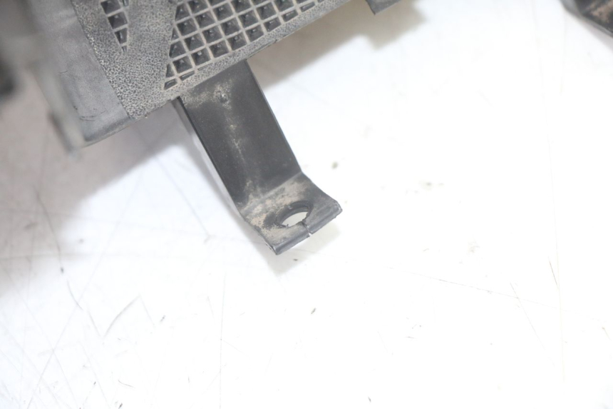 photo de MIDDLE FLOOR PANEL YAMAHA YP MAJESTY 125 (2002 - 2006) - Product overview