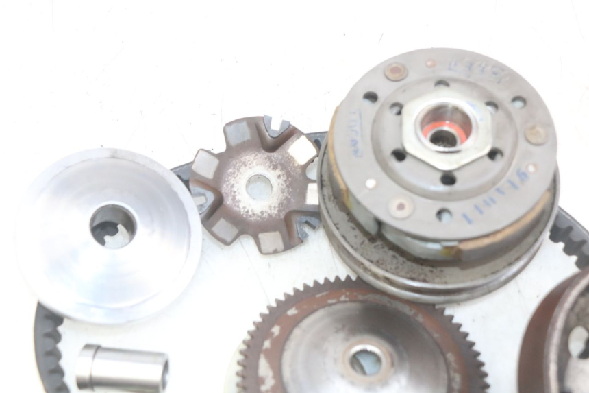 photo de CLUTCH VARIATOR KIT KYMCO AGILITY 4T 50 (2005 - 2018)