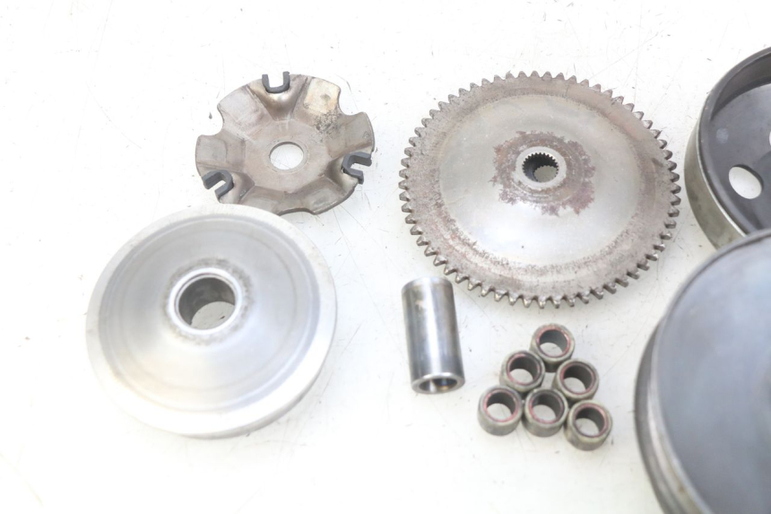 photo de CLUTCH VARIATOR KIT UNIVERSAL BIKE RETRO 50 (2019 - 2023)