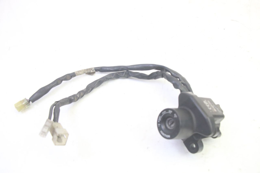 photo de LOCK KEY CDI IGNITION SWITCH KIT YAMAHA FJR ABS 1300 (2006 - 2012) - Zoom on usage condition