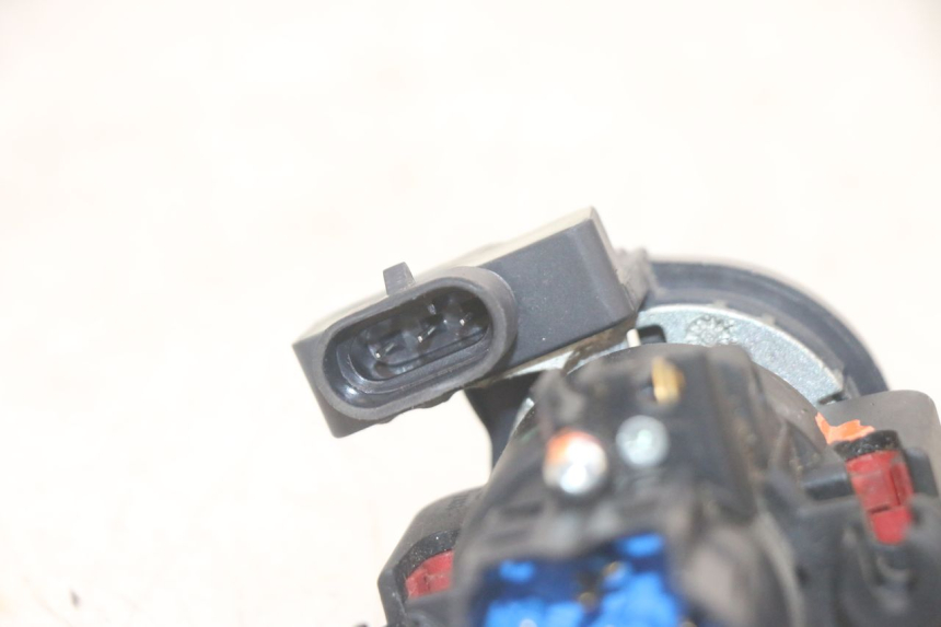 photo de LOCK SET KEY ECU PIAGGIO MP3 HPE 300 (2019 - 2026) - Detailed visual inspection