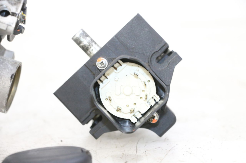 photo de LOCK SET KEY ECU PIAGGIO MP3 500 (2014 - 2016)