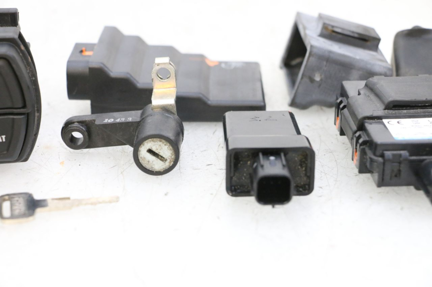 photo de LOCK SET KEY ECU YAMAHA NEO'S CORE 1 (2022 - 2026) - Focus on structure