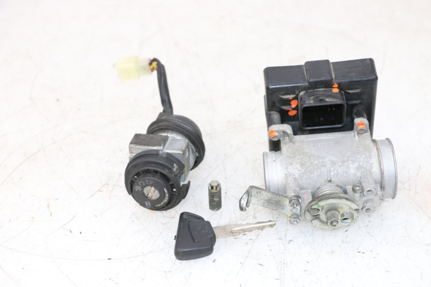 photo de LOCK SET KEY ECU PEUGEOT SATELIS 125 (2013 - 2018) - Additional view of the item