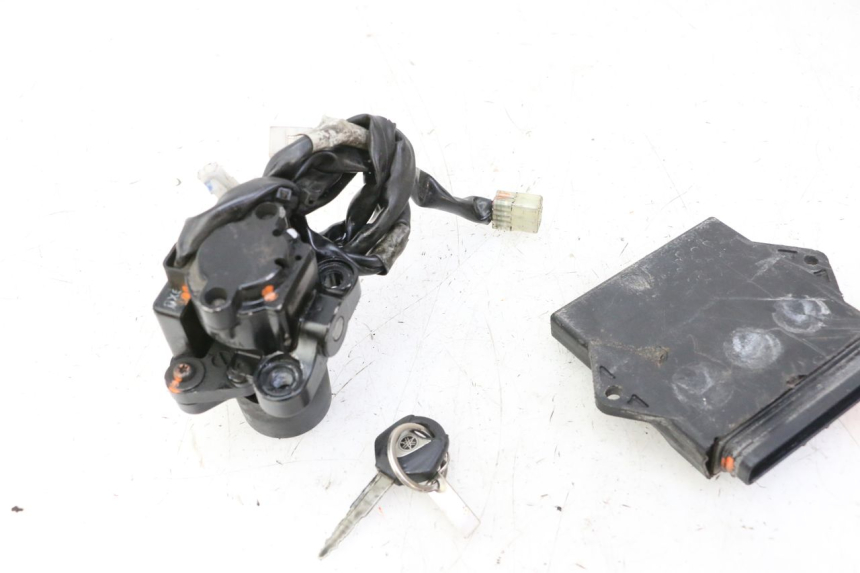 photo de LOCK KEY CDI IGNITION SWITCH KIT YAMAHA TDM ABS 900 (2002 - 2014)