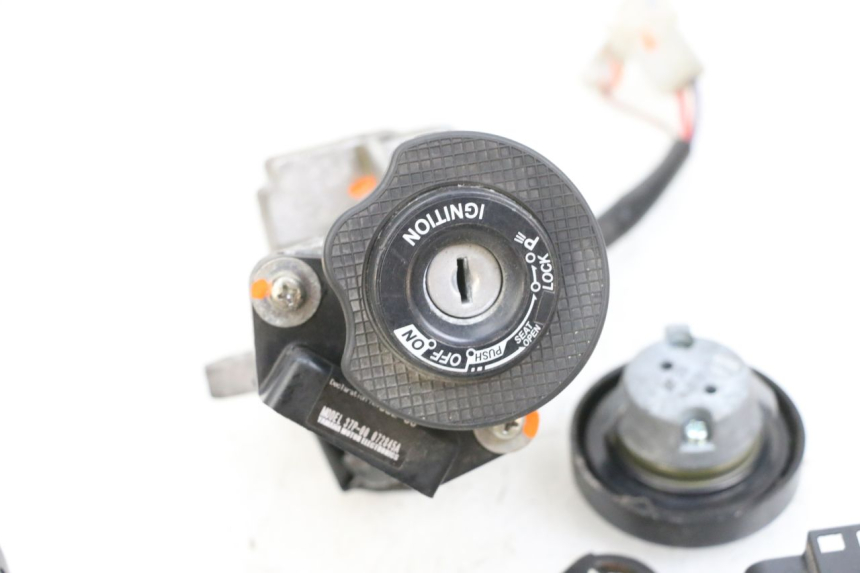 photo de LOCK KEY CDI IGNITION SWITCH KIT YAMAHA X-MAX XMAX 125 (2010 - 2014)