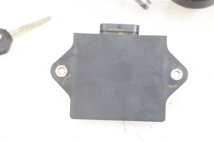 photo de LOCK KEY CDI IGNITION SWITCH KIT YAMAHA XMAX X-MAX 125 (2006 - 2009) - Alternative angle