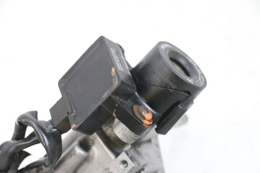 photo de LOCK KEY CDI IGNITION SWITCH KIT YAMAHA XMAX X-MAX 125 (2006 - 2009) - Spare part profile view
