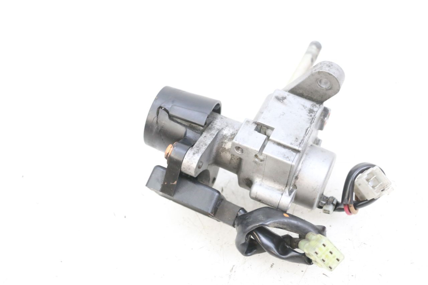 photo de LOCK KEY CDI IGNITION SWITCH KIT YAMAHA XMAX X-MAX 125 (2006 - 2009) - Zoom on usage condition