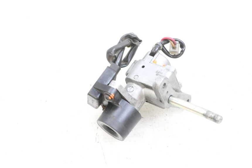 photo de LOCK KEY CDI IGNITION SWITCH KIT YAMAHA XMAX X-MAX 125 (2006 - 2009) - Technical close-up